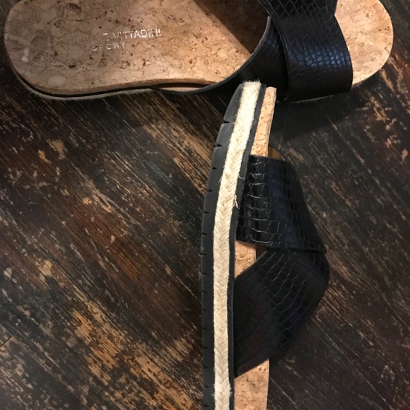 Adrienne Vittadini faux leather slides - Picture 2 of 6